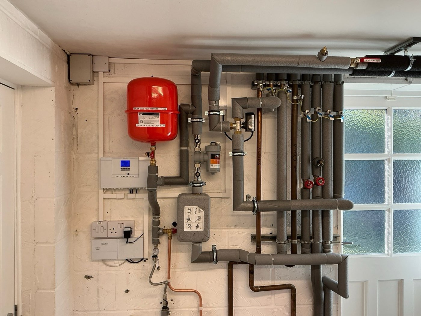 Heating system pipework with expansion vessel and controls