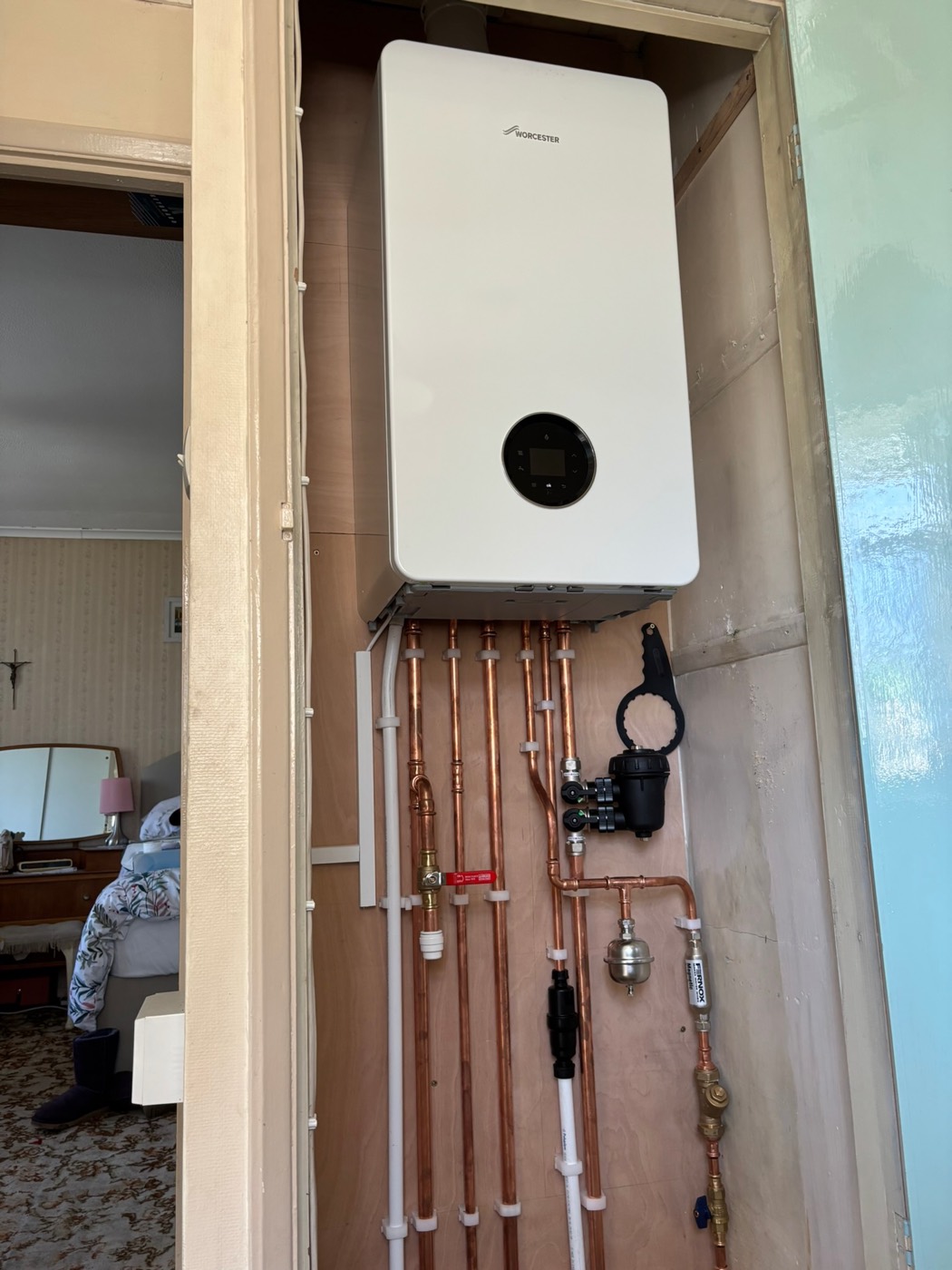 Worcester Bosch boiler with neat copper first-fix pipework