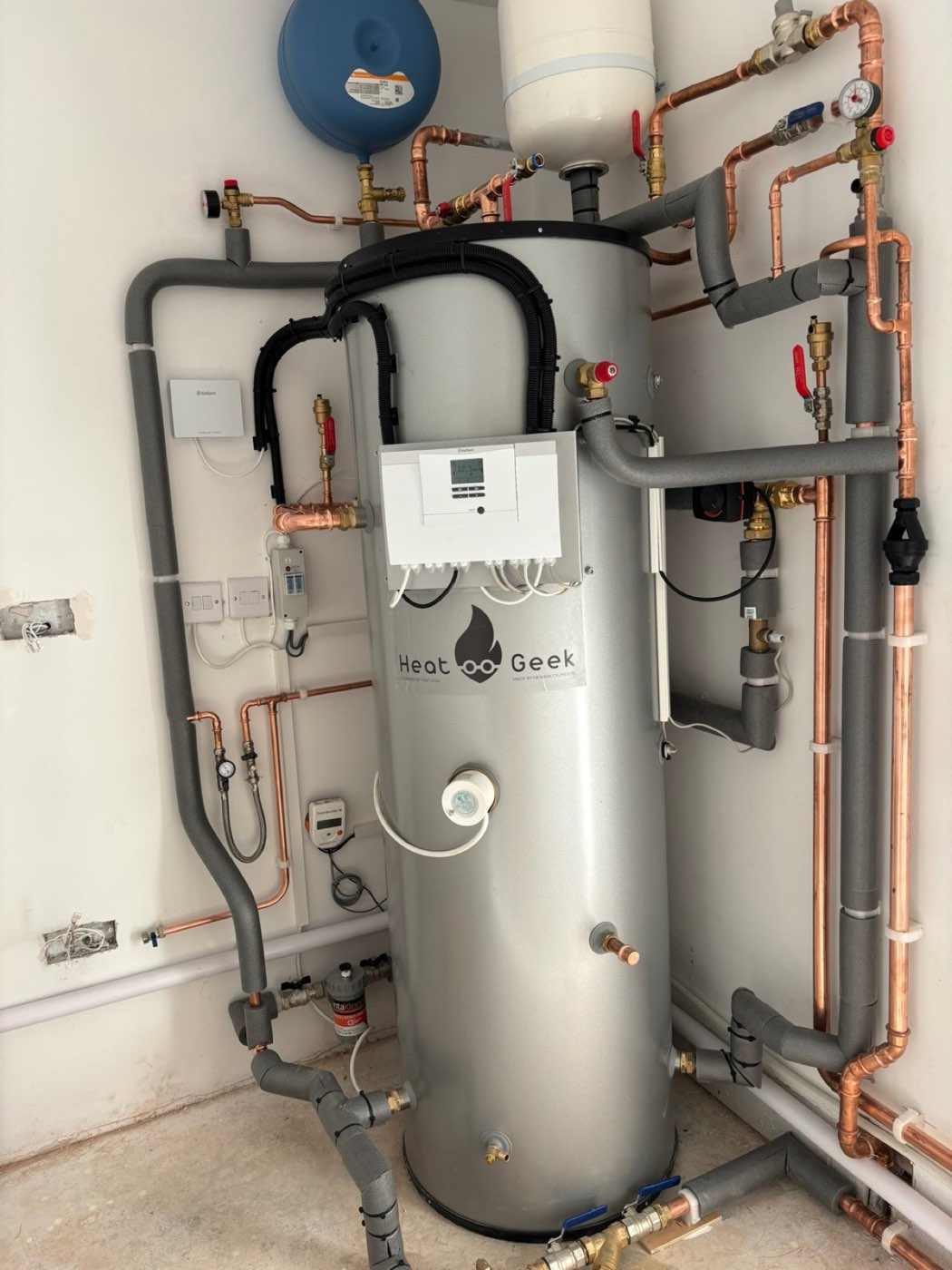 Heat Geek designed heat pump cylinder with controls