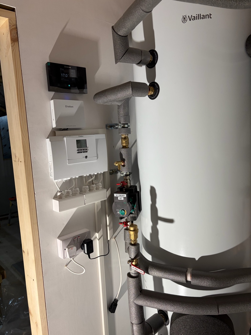 Vaillant hot water cylinder with wall-mounted controls and circulation pump