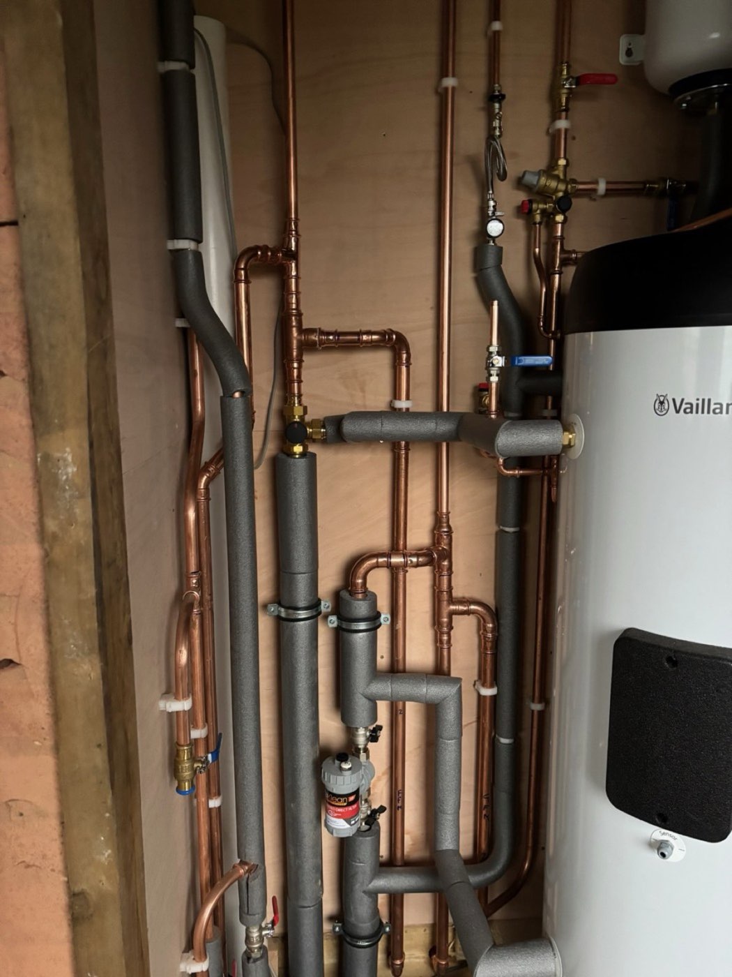 Vaillant heat pump cylinder with copper and insulated pipework